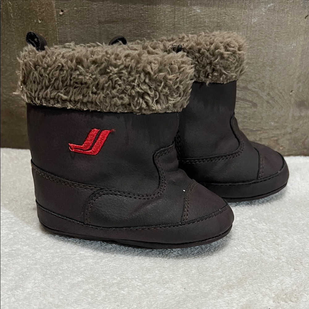 5/$30 Cozy Brown Kids Boots with Red Accent